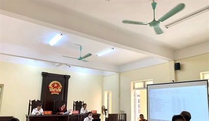 Viện KSND huyện Ba Vì thực hiện trình chiếu hồ sơ, tài liệu, chứng cứ...